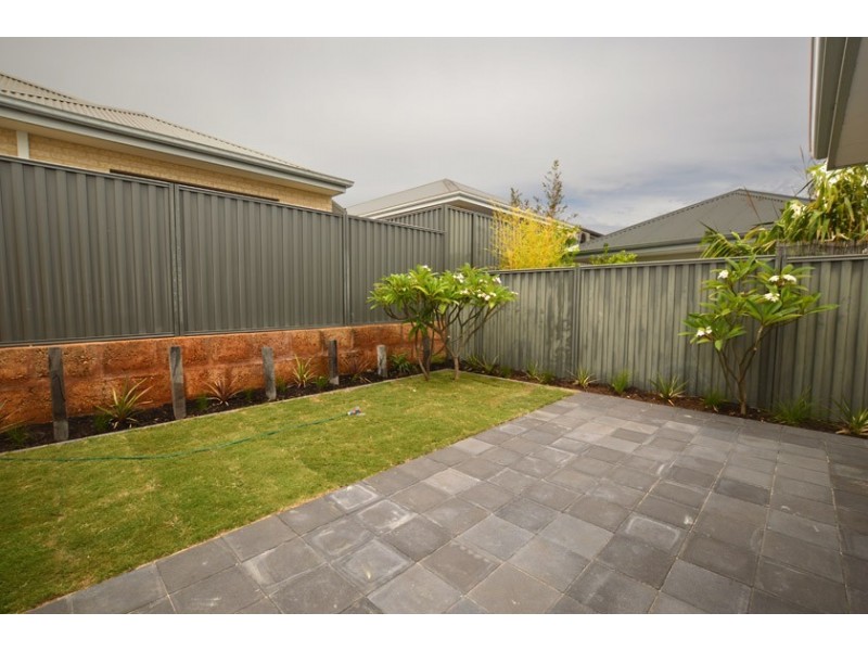 50 St Catharines Promenade, Champion Lakes WA 6111