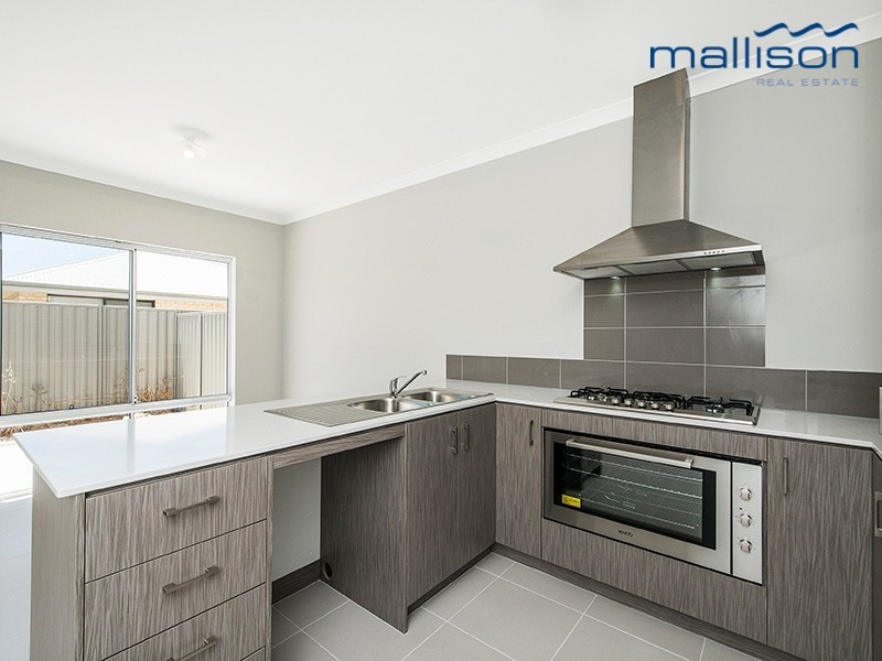 18 Carbeen View, Piara Waters WA 6112