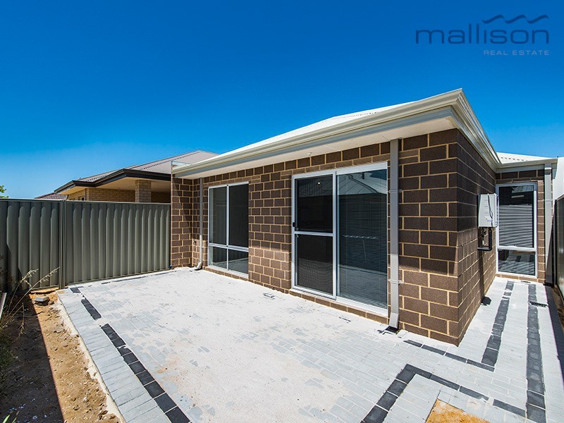 18 Carbeen View, Piara Waters WA 6112