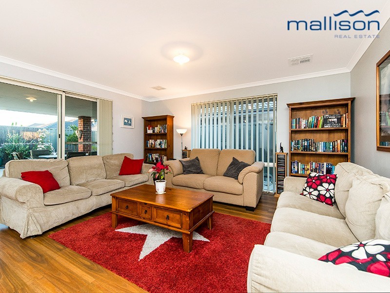 15 Rossiter Avenue, Piara Waters WA 6112