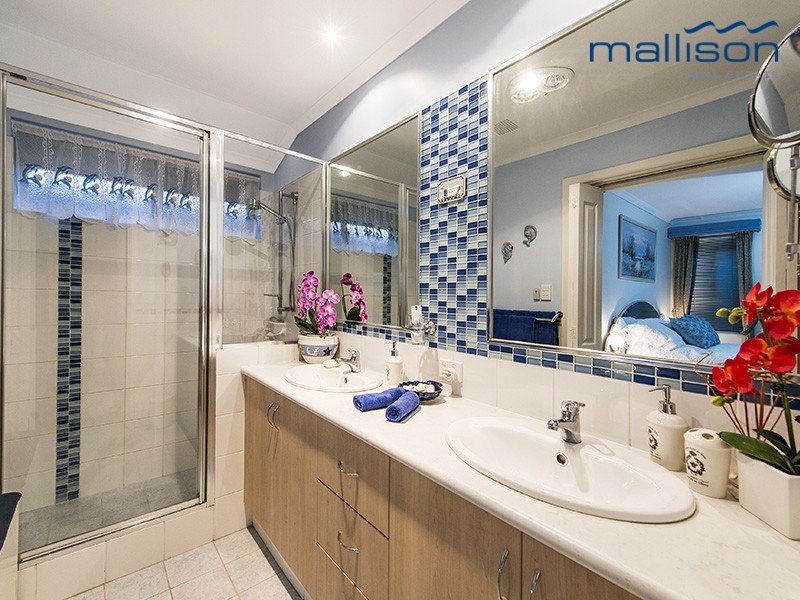 4 Rosette Place, Piara Waters WA 6112