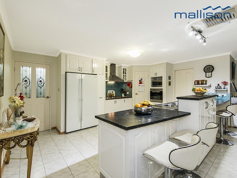 4 Rosette Place, Piara Waters WA 6112