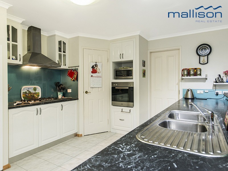 4 Rosette Place, Piara Waters WA 6112