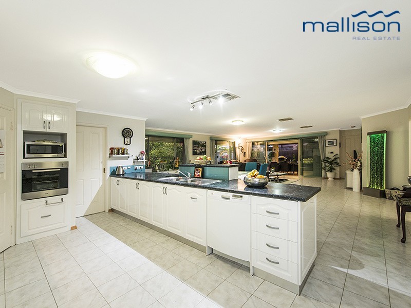 4 Rosette Place, Piara Waters WA 6112