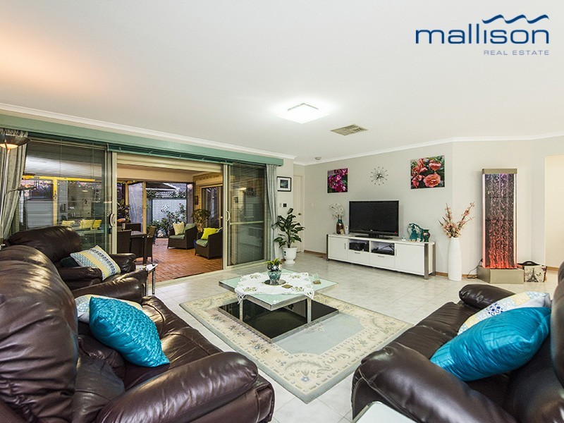 4 Rosette Place, Piara Waters WA 6112