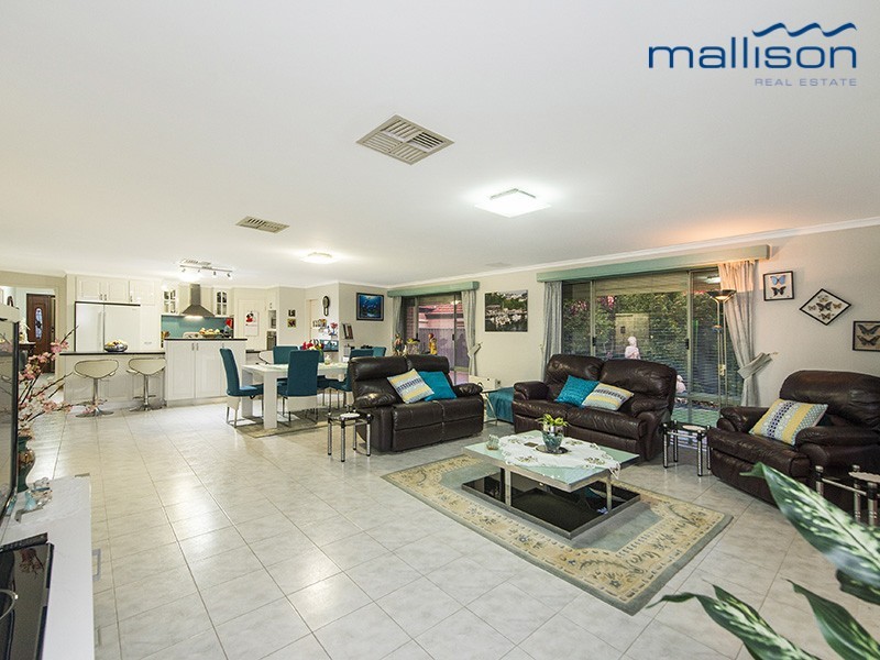 4 Rosette Place, Piara Waters WA 6112