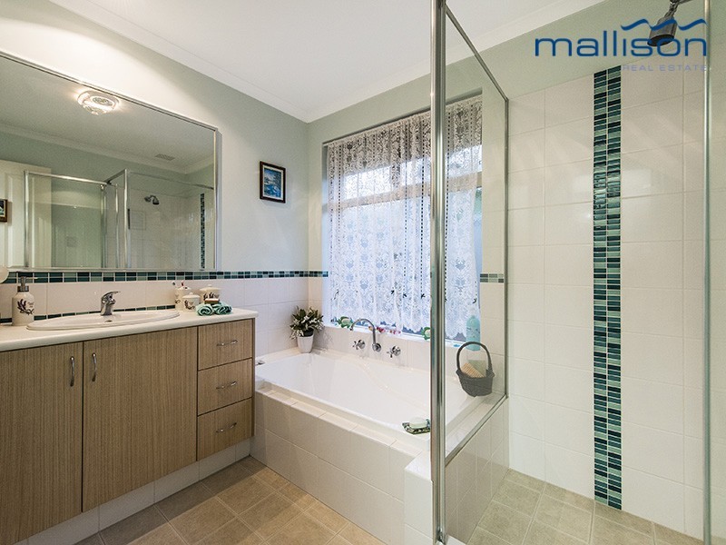 4 Rosette Place, Piara Waters WA 6112