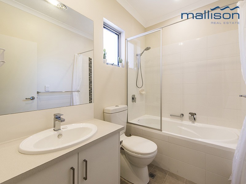 8/15 Debenham Street, Thornlie WA 6108