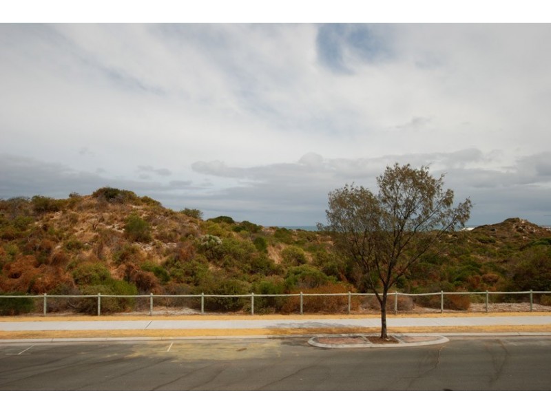11 Long Beach Promenade, Mindarie WA 6030