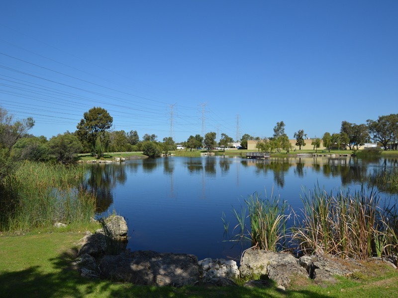 24 Broadwater Gardens, South Lake WA 6164