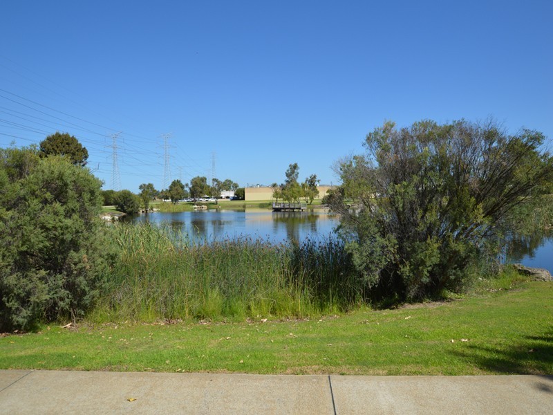 24 Broadwater Gardens, South Lake WA 6164