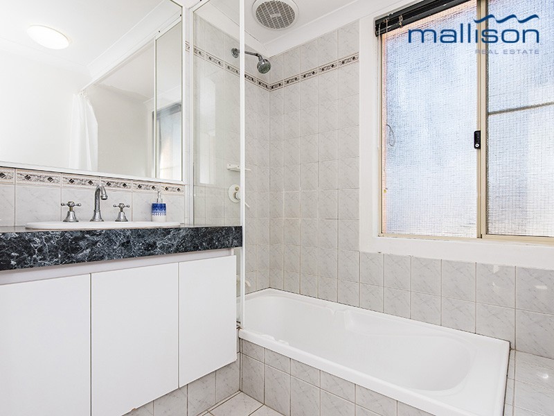 18 Aachen Crescent, Gwelup WA 6018