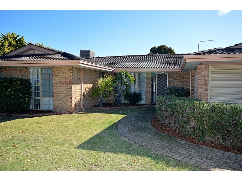 1 McKivett Crescent, Leeming WA 6149