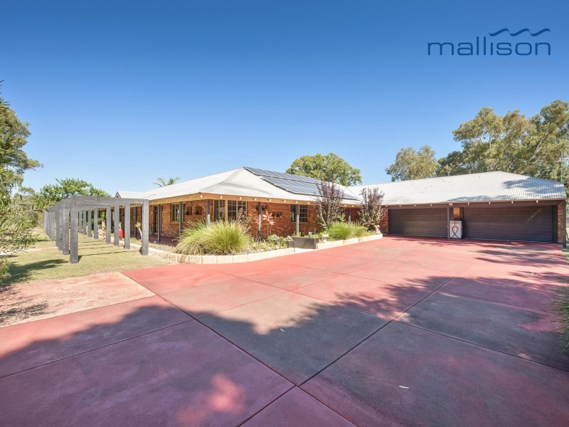 5 Livingstone Drive, Canning Vale WA 6155