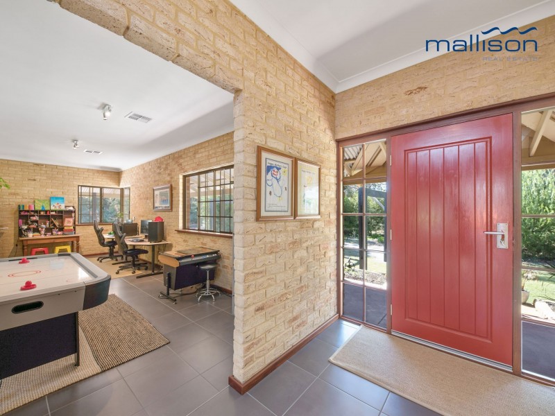 5 Livingstone Drive, Canning Vale WA 6155