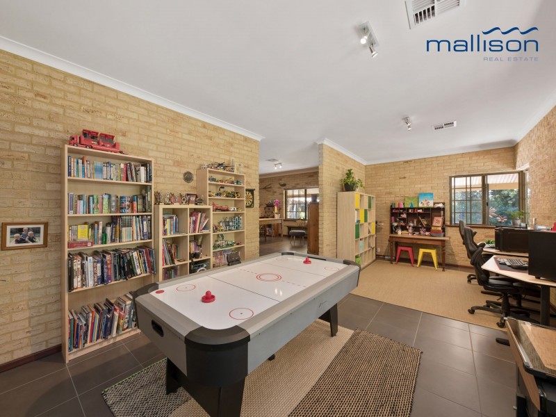 5 Livingstone Drive, Canning Vale WA 6155