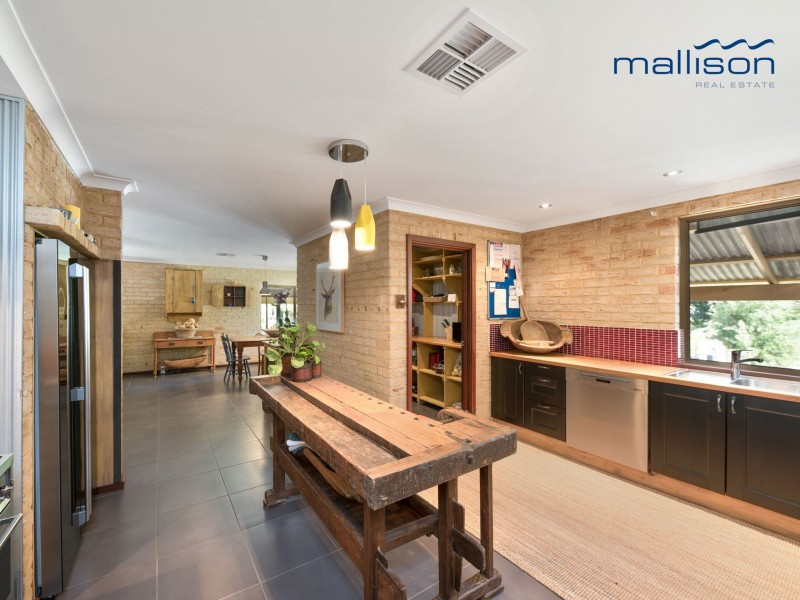 5 Livingstone Drive, Canning Vale WA 6155