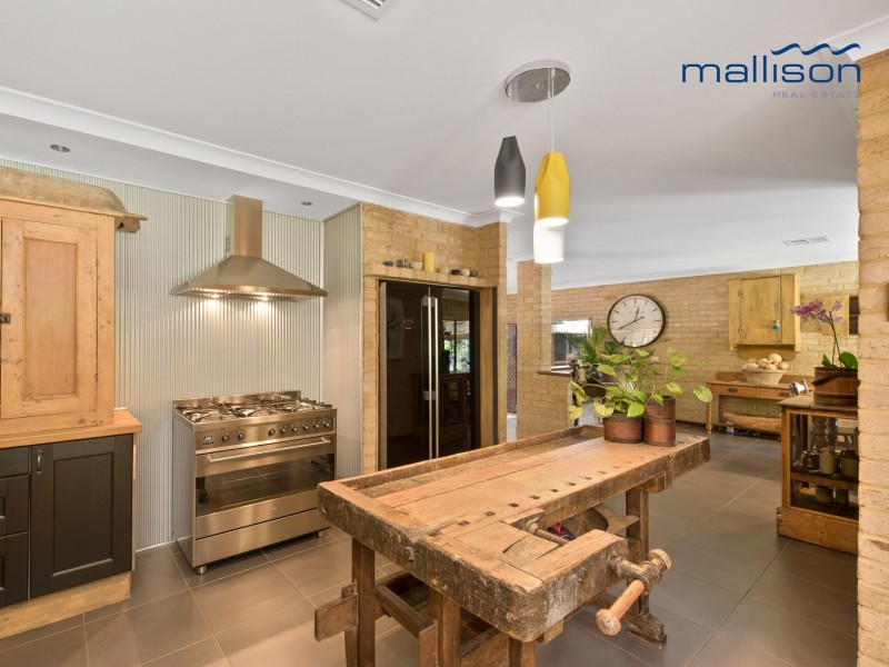 5 Livingstone Drive, Canning Vale WA 6155