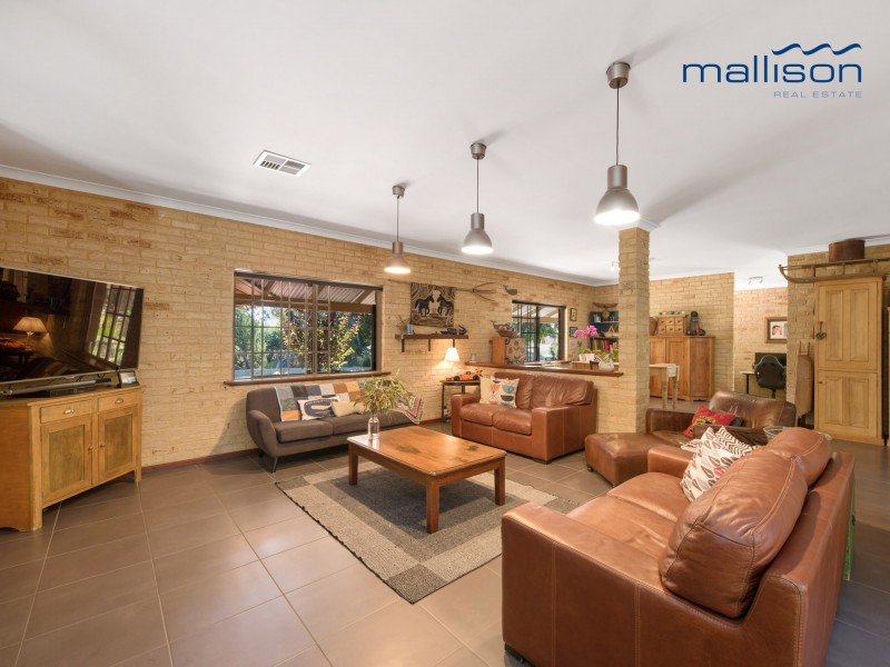 5 Livingstone Drive, Canning Vale WA 6155