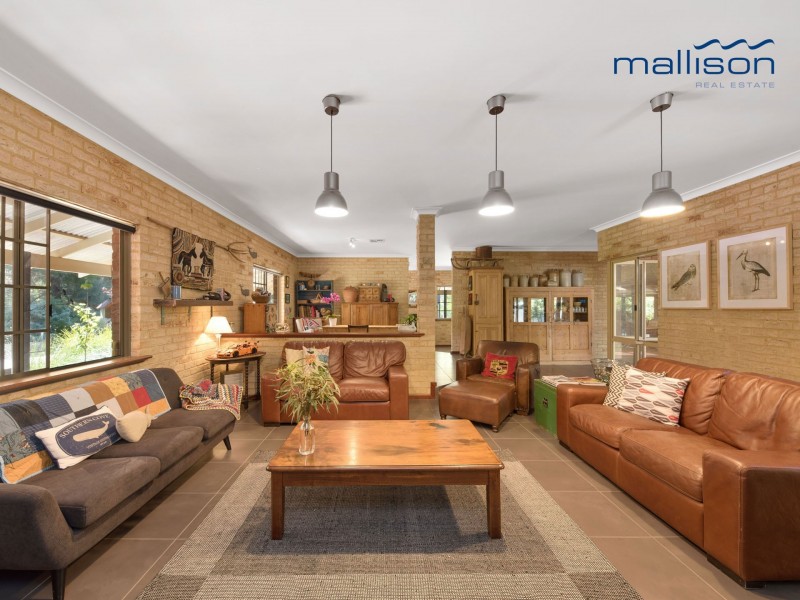 5 Livingstone Drive, Canning Vale WA 6155