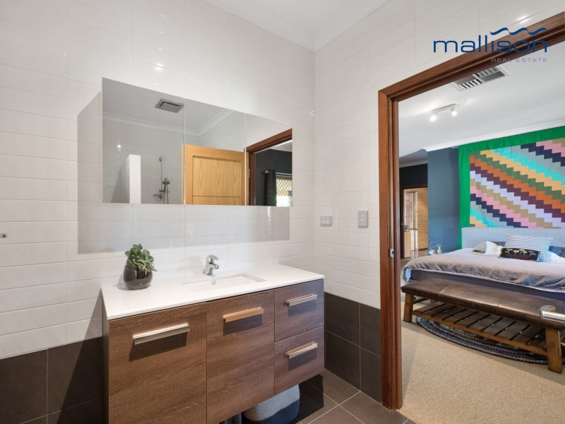 5 Livingstone Drive, Canning Vale WA 6155