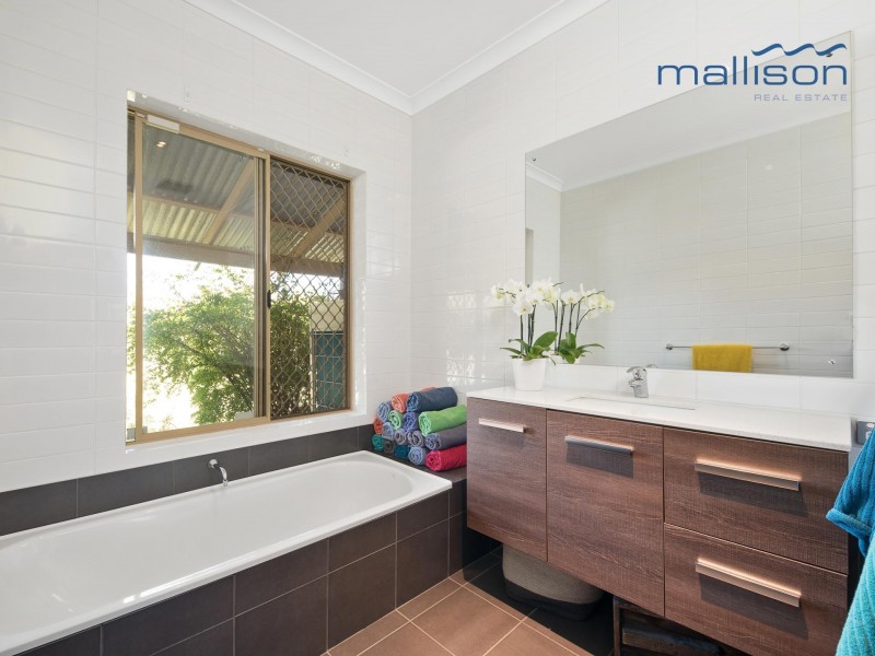 5 Livingstone Drive, Canning Vale WA 6155