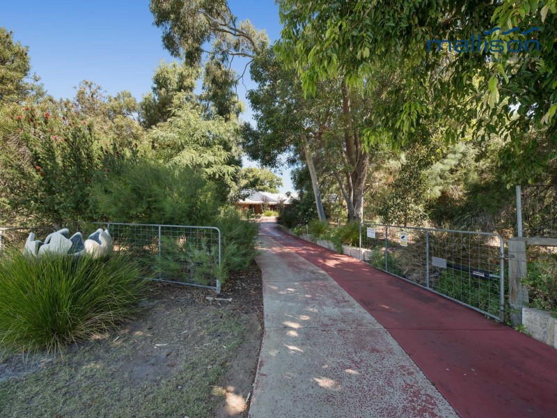 5 Livingstone Drive, Canning Vale WA 6155