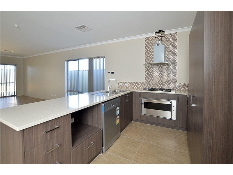 22 Sweetgum Way, Piara Waters WA 6112