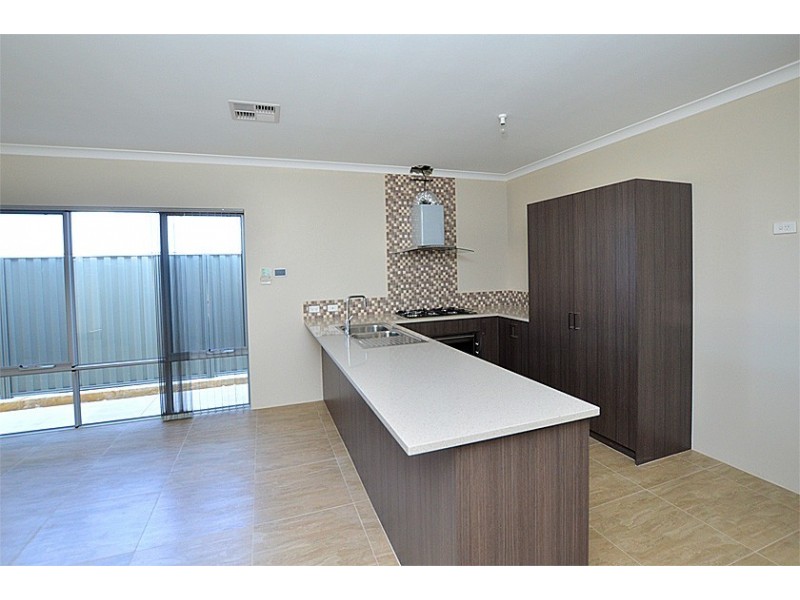 22 Sweetgum Way, Piara Waters WA 6112