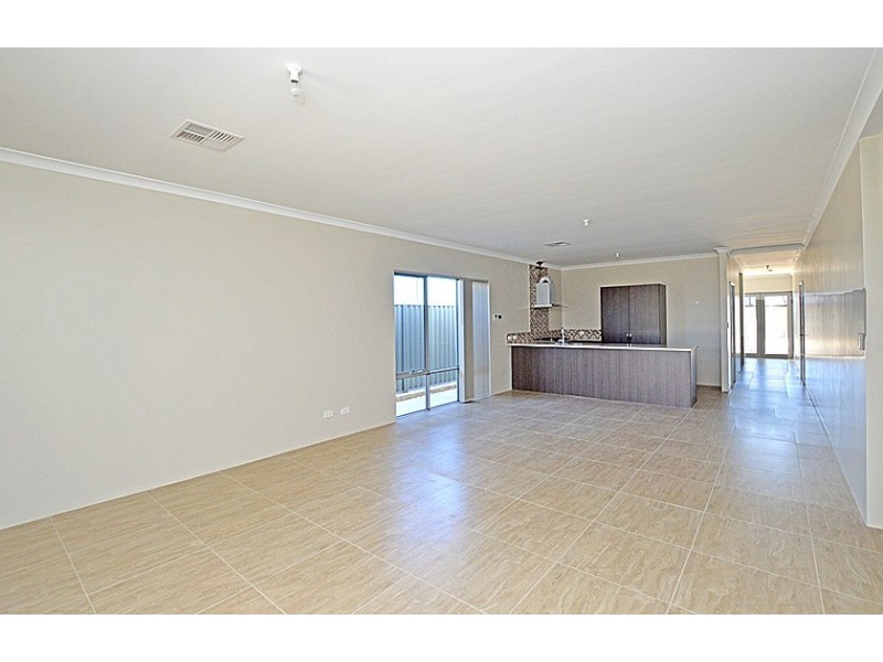 22 Sweetgum Way, Piara Waters WA 6112