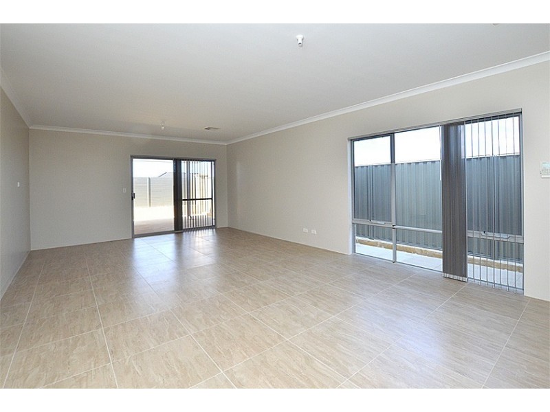 22 Sweetgum Way, Piara Waters WA 6112