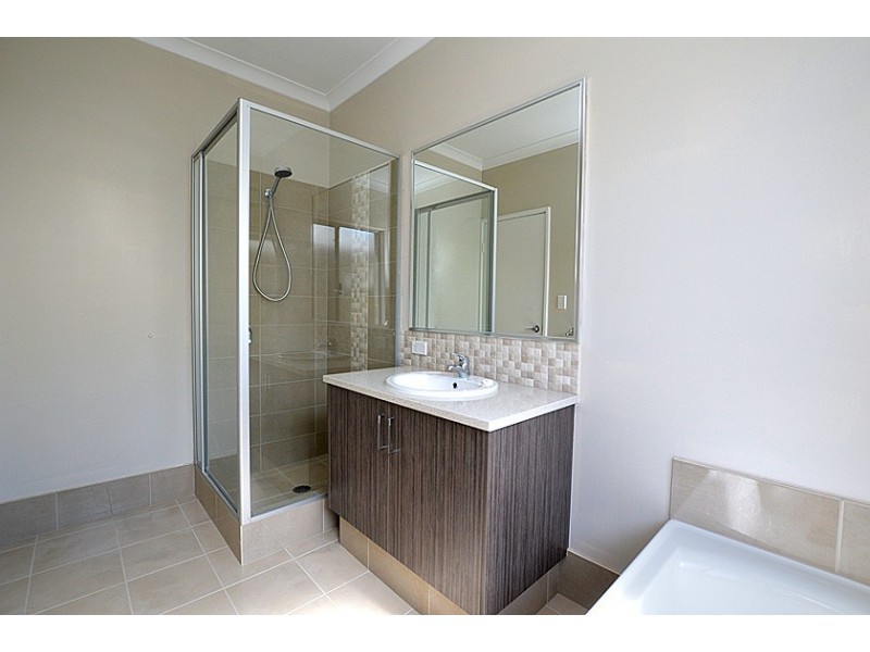 22 Sweetgum Way, Piara Waters WA 6112