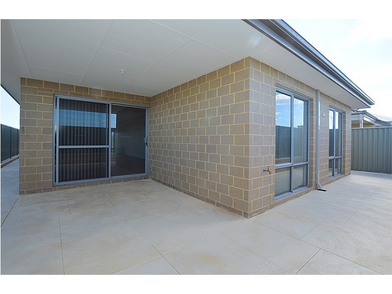 22 Sweetgum Way, Piara Waters WA 6112