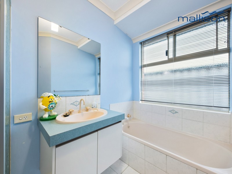 28 Cardiff Loop, Huntingdale WA 6110