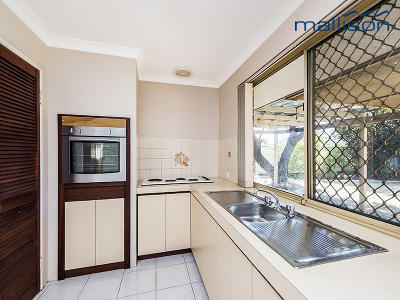 13 Challenger Drive, Thornlie WA 6108