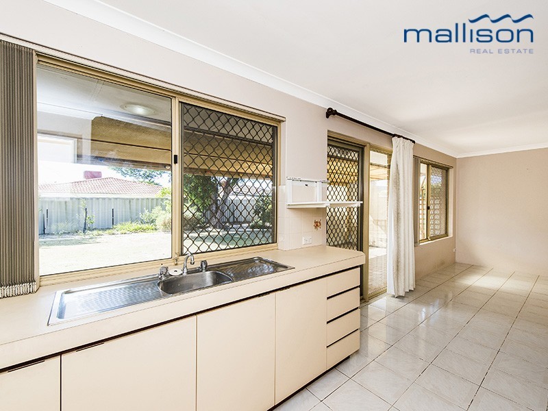 13 Challenger Drive, Thornlie WA 6108