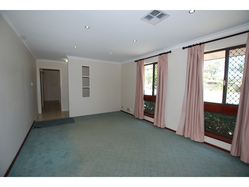 56 Lyrebird Way, Thornlie WA 6108