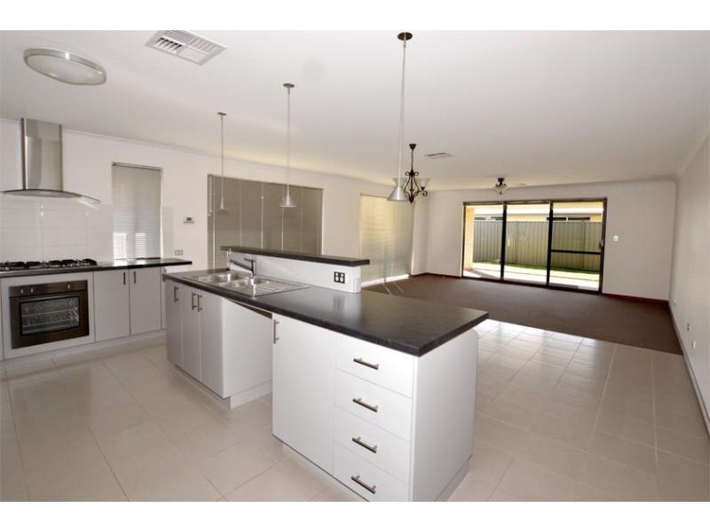 28 Archdale Loop, Piara Waters WA 6112