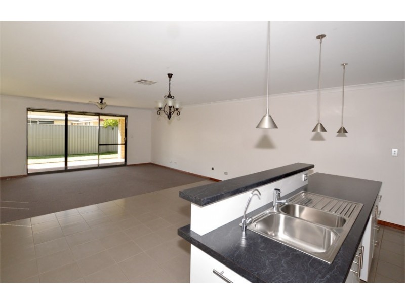28 Archdale Loop, Piara Waters WA 6112