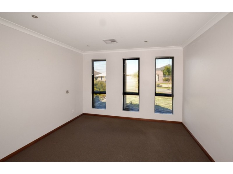 28 Archdale Loop, Piara Waters WA 6112