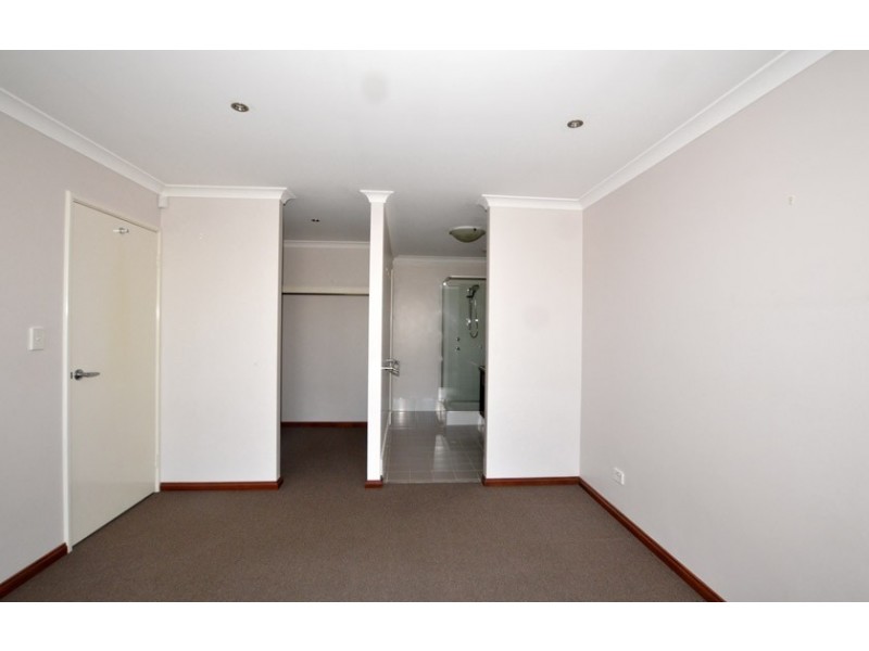 28 Archdale Loop, Piara Waters WA 6112