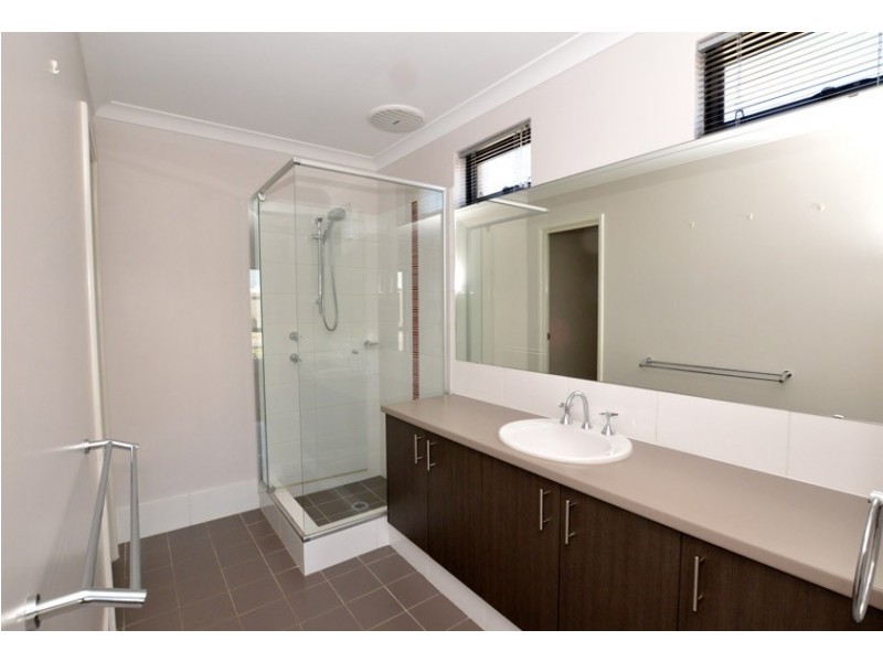 28 Archdale Loop, Piara Waters WA 6112