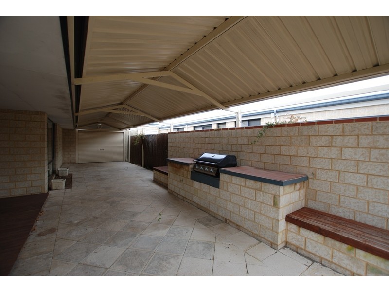 9 Jurien Way, Hammond Park WA 6164