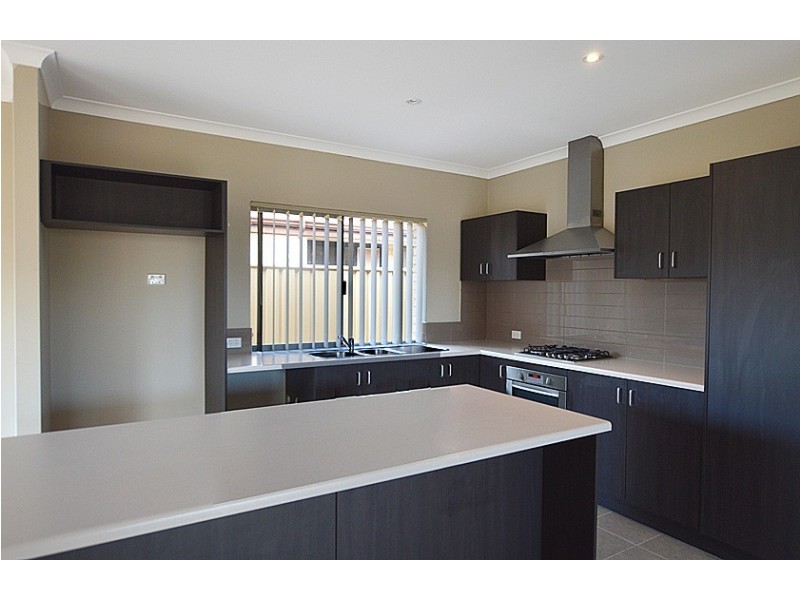 27 Towncentre Drive, Thornlie WA 6108
