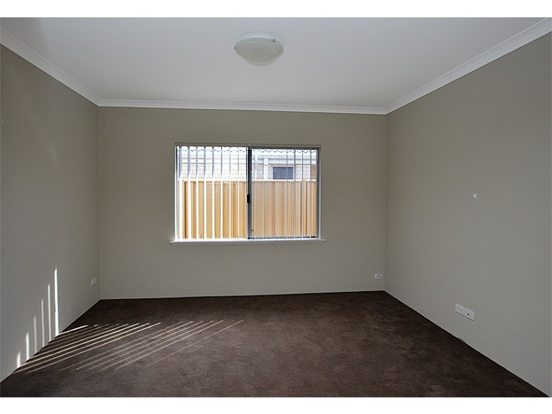 27 Towncentre Drive, Thornlie WA 6108