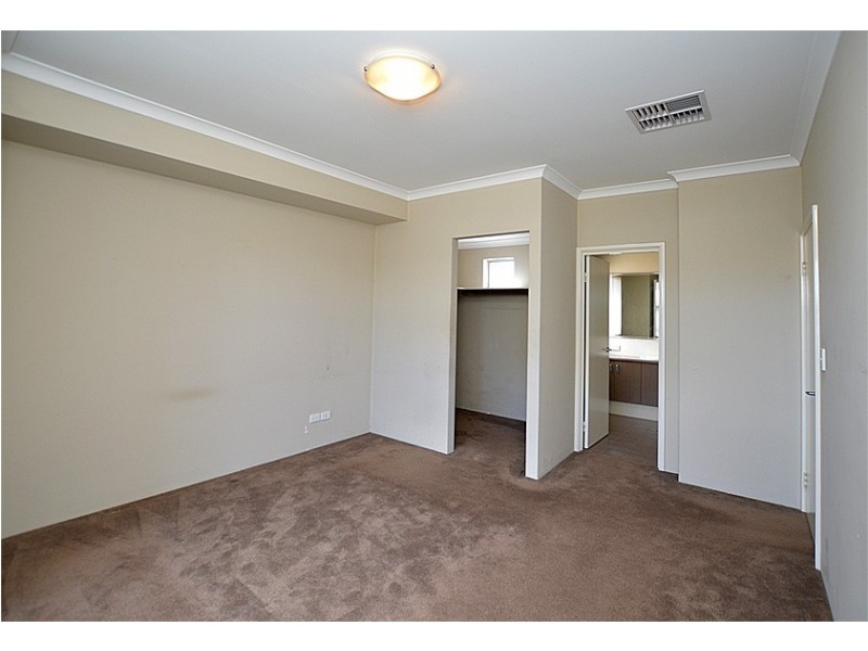 27 Towncentre Drive, Thornlie WA 6108
