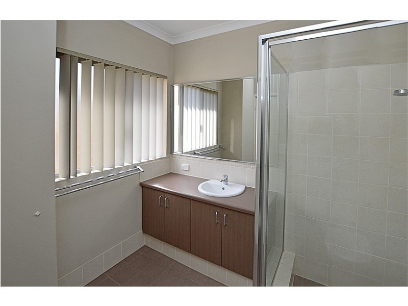27 Towncentre Drive, Thornlie WA 6108