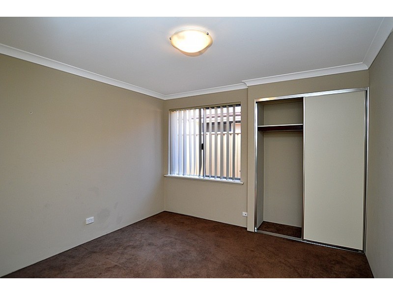27 Towncentre Drive, Thornlie WA 6108