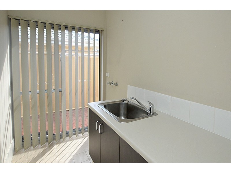27 Towncentre Drive, Thornlie WA 6108