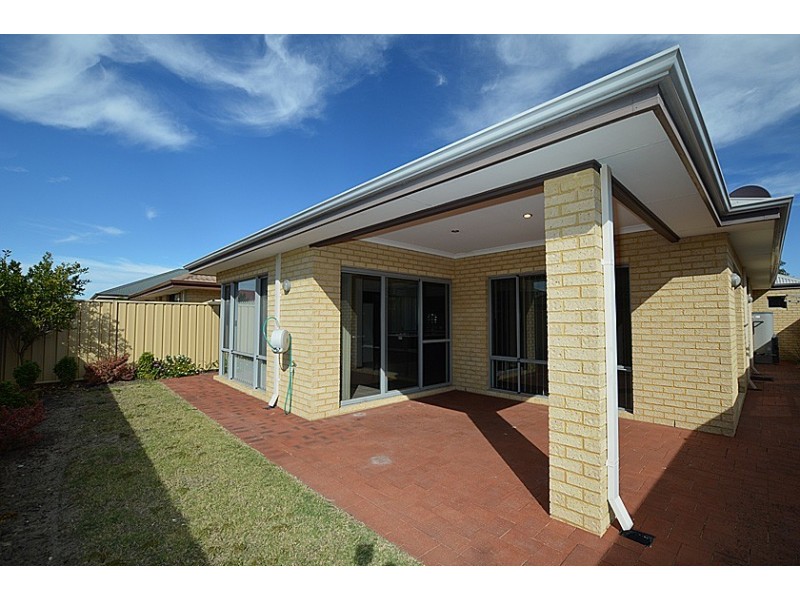 27 Towncentre Drive, Thornlie WA 6108